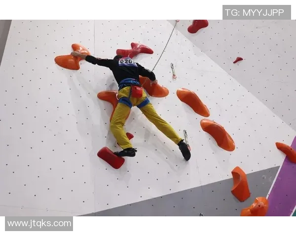 成都攀岩队与西安攀岩队赛后复盘探讨灵活性表现与战术调整 成都攀岩队与西安攀岩队赛后复盘探讨灵活性表现与战术调整