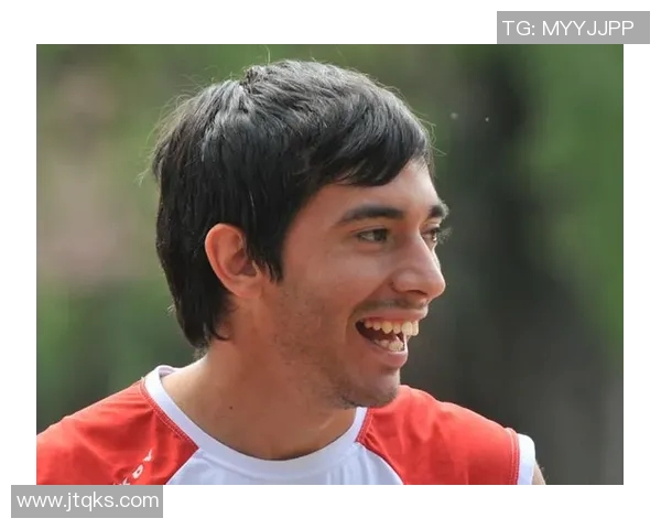 全球足球明星身高对比及精彩瞬间图片展示